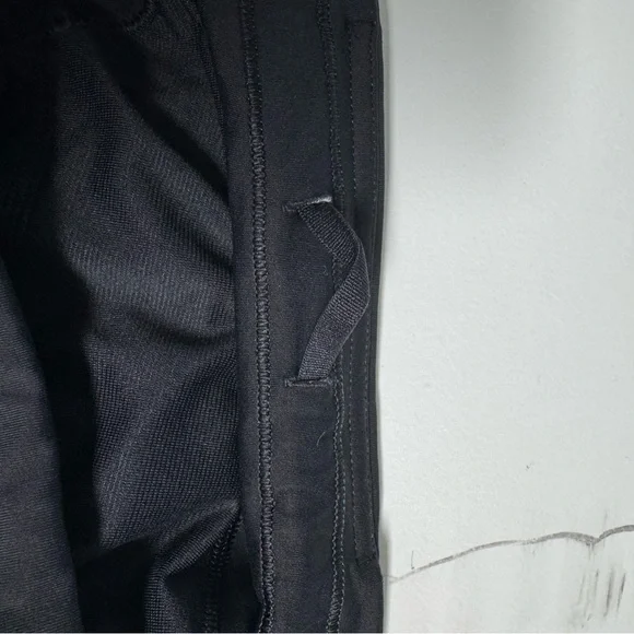 lululemon speed up shorts 2.5” - Picture 4 of 9